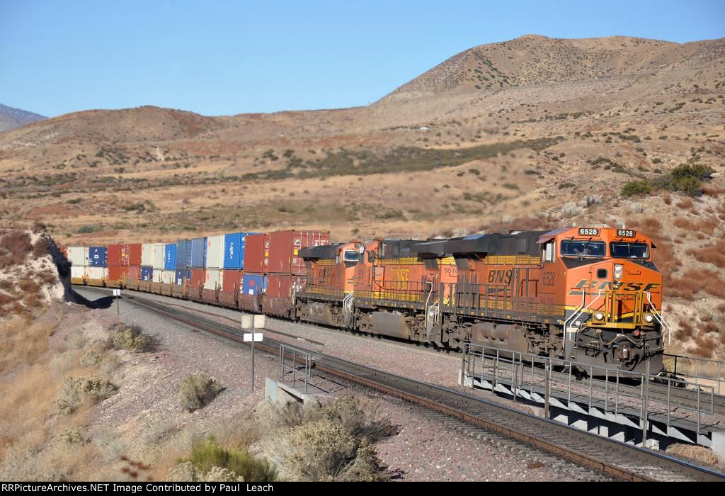 Eastbound stack train climbs Cajon